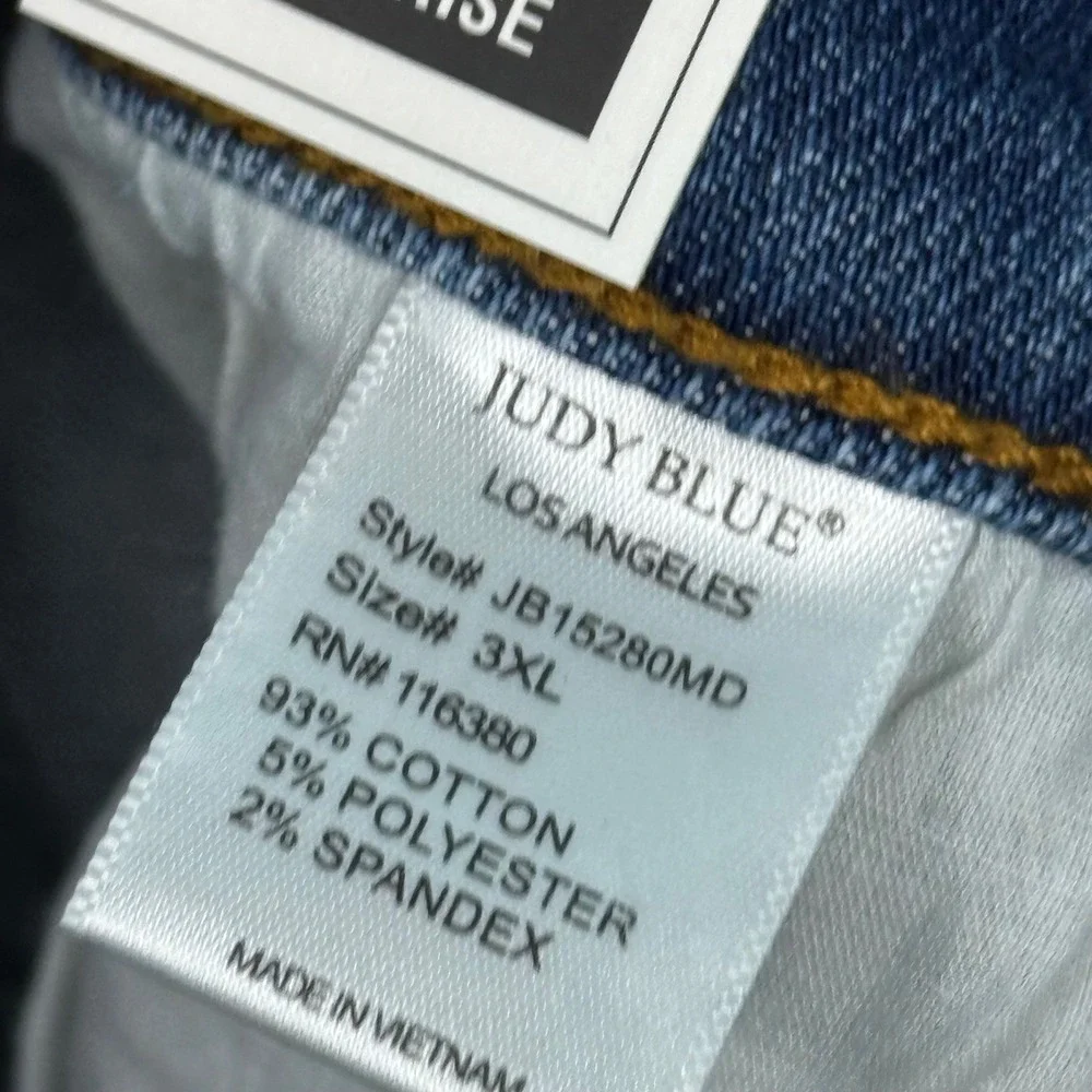 Judy Blue Mid Rise Distressed Raw Hem Denim‎ Shorts Blue 3XL JB15280MD Stretch
